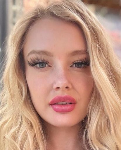 Lisa Lou – Model & Performer